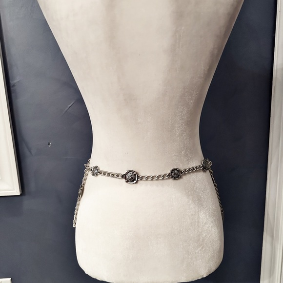 St John Boutique Silver Belt with 3 Chain Strands - Picture 5 of 6